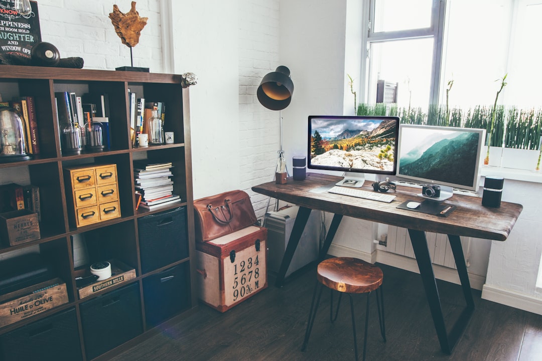 Photo Image: Organized Desk Nouns: Order, Cleanliness