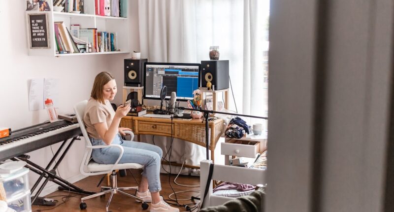 Photo Headphones, Bookshelf
