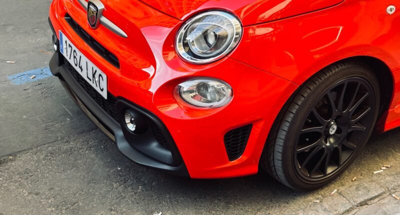 Photo 1 Laundry basket 2 Detergent bottle 3 Clothesline 4 Timer 5 Folding table