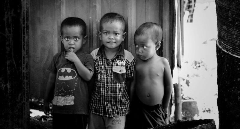 Photo 1 Brain scans 2 Children playing